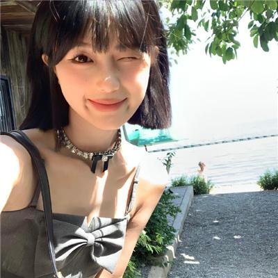 隔楼女孩：我们之间的层距